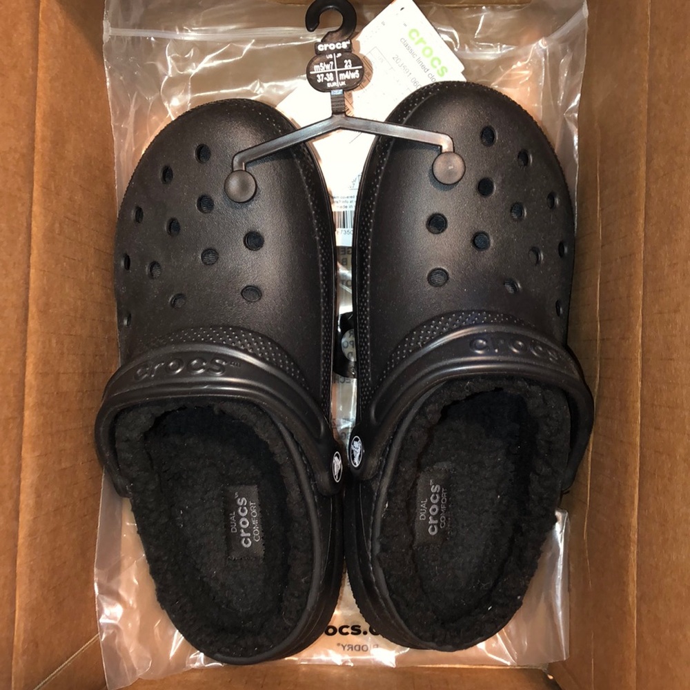 NWT Crocs Classic Lined Clogs Black